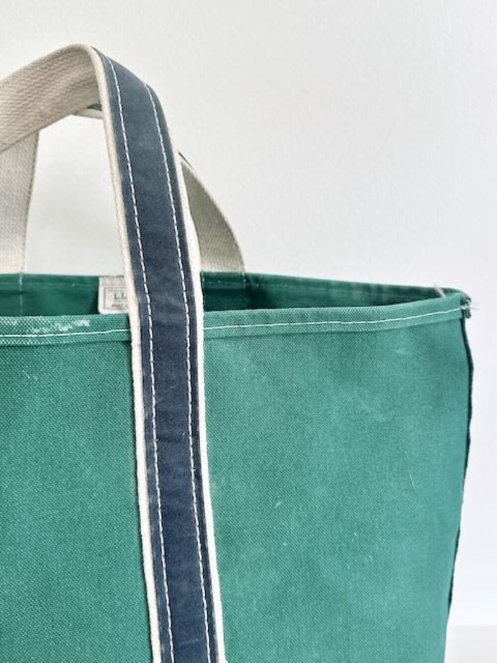 VINTAGE LL BEAN BOAT AND TOTE KELLY GREEN CANVAS BAG SAWTOOTH TAG - Picture 3 of 16